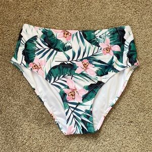 NWOT Womens Large Mid Rise Medium Coverage Swimsuit Bottom, White Floral Pattern